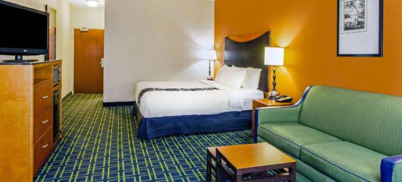 马纳萨斯战场拉昆塔温德姆套房酒店(La Quinta Inn & Suites by Wyndham Manassas Battlefield)图片