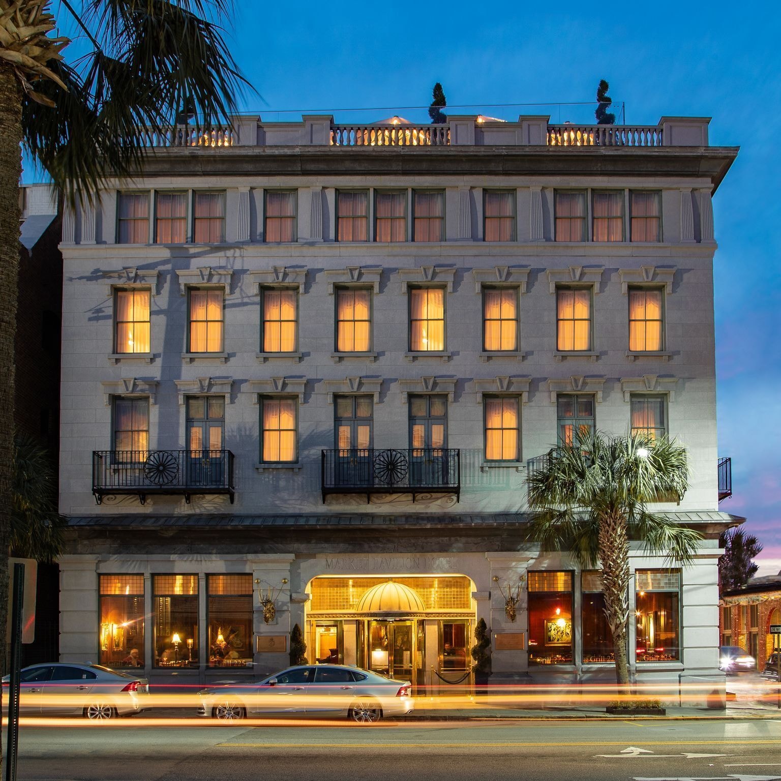 Market Pavilion Hotel Over view