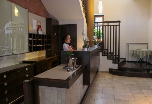 Bazilika alatt PanzióHotel Overview