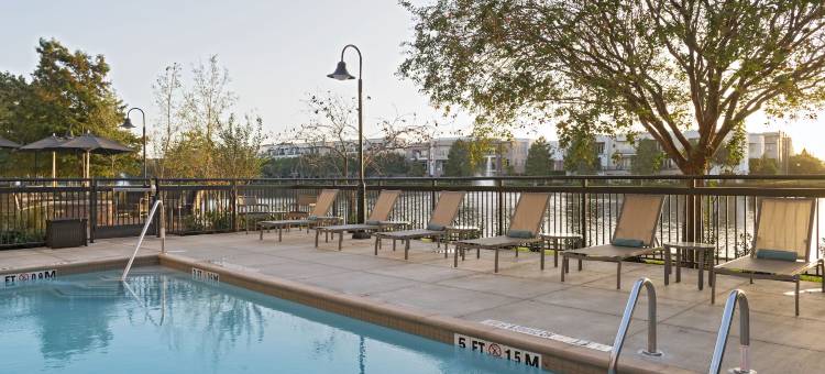 休斯顿舒格兰/莱克波茵特万怡酒店(Courtyard Houston Sugar Land/Lake Pointe)图片