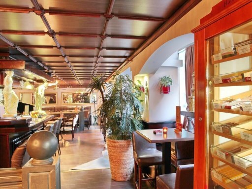 Queen's Astoria Design Hotel Over view