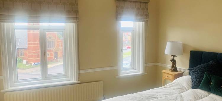 Fabulous 3 Bedroom Apartment Town Centre图片