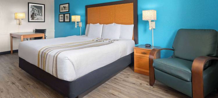 匹兹堡机场拉昆塔温德姆酒店(La Quinta Inn by Wyndham Pittsburgh Airport)图片