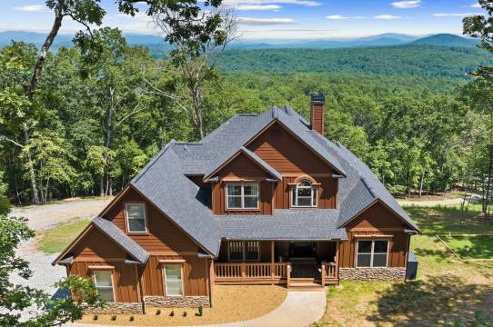 摩根顿山景和游戏室:宽敞的小木屋!(Mtn View & Game Room in Morganton: Spacious Cabin!)