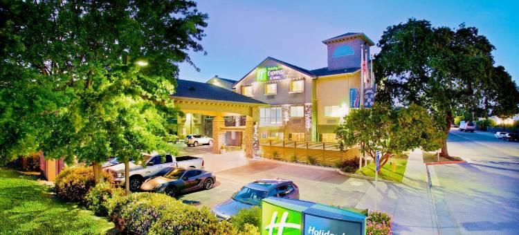 智选假日套房酒店帕索罗布尔斯的(Holiday Inn Express & Suites Paso Robles)图片