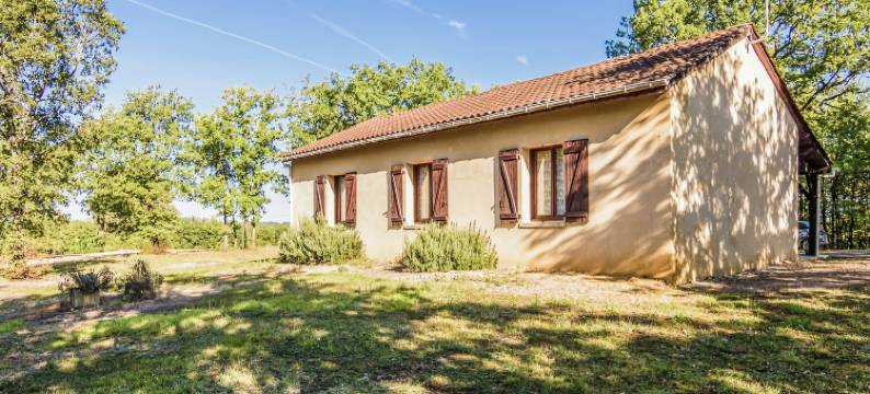 Quiet holiday home with shared pool图片