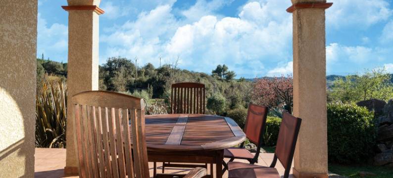 Tranquil holiday home with private pool图片