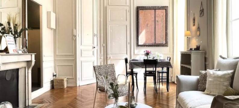 Le Crosne Parking Standing Quiet图片