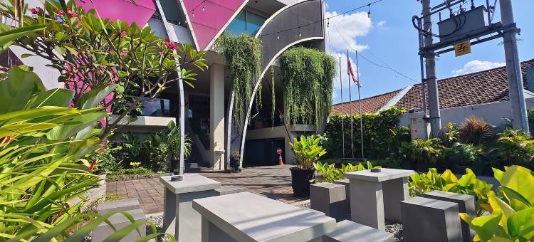 吉打里维瓦酒店 - 阿扎纳精选(Viva Hotel Kediri, Azana Hotel Collection)图片