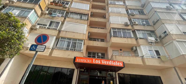 Relax by Bajondillo Beach图片