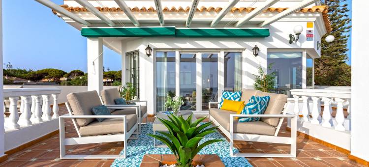 Villa with pool in front of the beach. La Barrosa图片