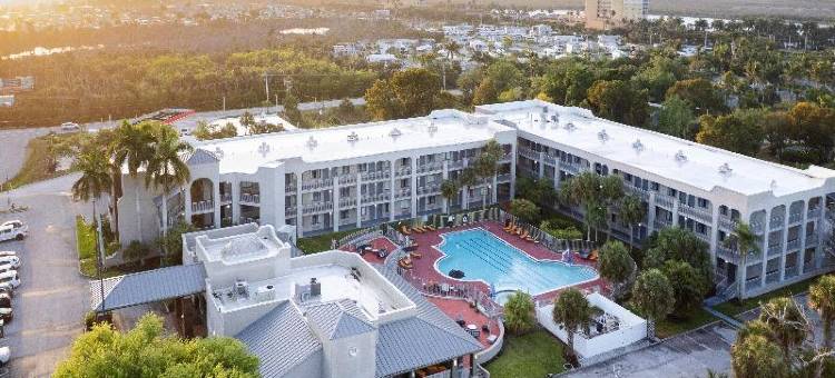 迈尔斯堡萨尼贝尔盖特威拉昆塔温德姆套房酒店(La Quinta Inn & Suites by Wyndham Ft. Myers-Sanibel Gateway)图片