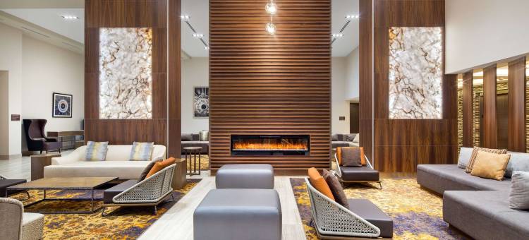 多伦多机场希尔顿逸林酒店(Doubletree by Hilton Toronto Airport)图片