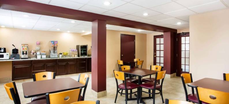 切斯特-里士满地区速8酒店(Super 8 by Wyndham Chester/Richmond Area)图片