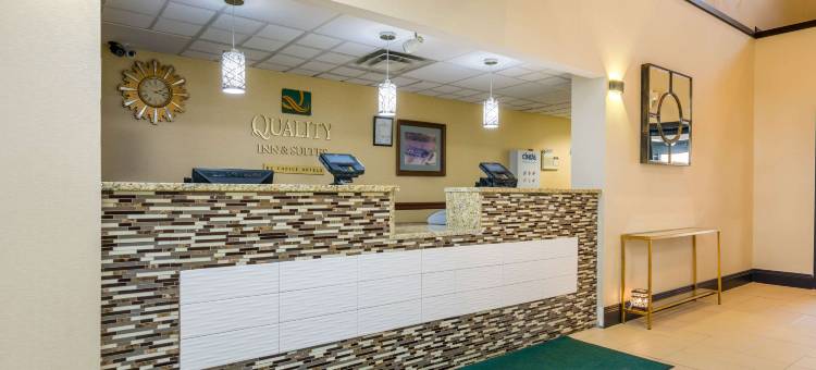 塞勒斯堡品质酒店及套房(Quality Inn & Suites)图片