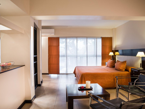 蒙塔纳斯阿祖勒斯公寓式酒店