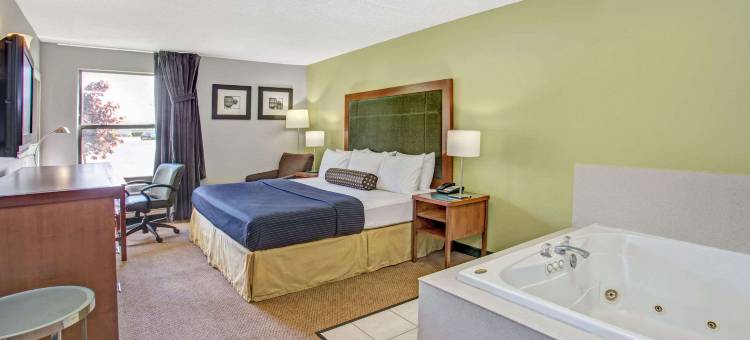 温德姆戴斯酒店-莱克布拉夫大湖海军基地(Days Inn by Wyndham Lake Bluff/Great Lakes Naval Base)图片