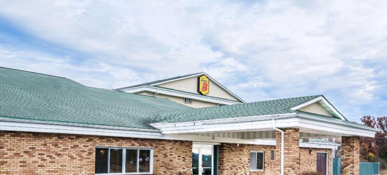 奥塞多威斯康星速8酒店(Super 8 by Wyndham Osseo WI)图片