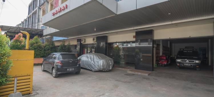 红多兹酒店-近查加玛达坤甸(RedDoorz Near Gajah Mada Pontianak)图片