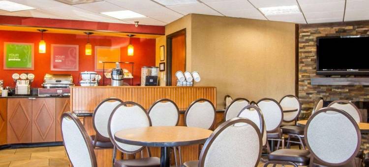 北克拉克斯维尔罗德威套房旅馆(Rodeway Inn & Suites)图片