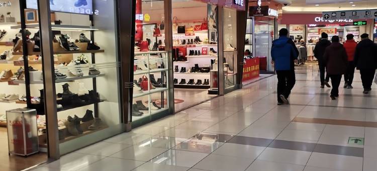 光着脚丫在树上唱歌公寓(官扎营新街1号分店)图片