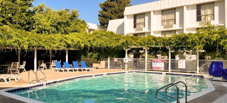 美国加州贝尔蒙特市第六号工作室-旧金山-红木(Studio 6 Belmont, CA  San Francisco - Redwood)图片