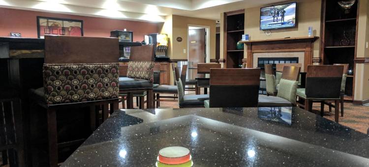格林斯伯勒机场克拉丽奥波茵特酒店(Clarion Pointe Greensboro Airport)图片