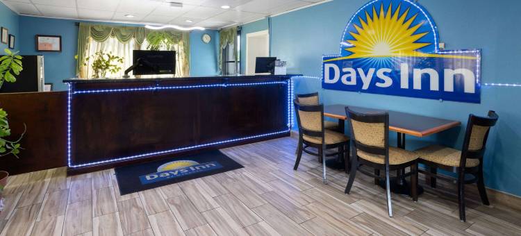 昆斯伯里乔治湖戴斯酒店(Days Inn by Wyndham Queensbury/Lake George)图片