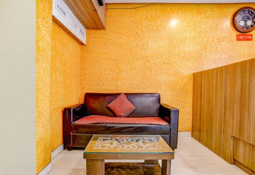 FabHotel Prakash Inn - Nr Mumbai International Airport Hotel Overview