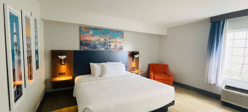 伯明翰霍姆伍德拉昆塔温德姆套房酒店(La Quinta Inn & Suites by Wyndham Birmingham Homewood)图片