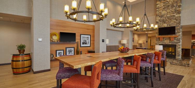 罗斯堡欢朋套房酒店(Hampton Inn & Suites Roseburg)图片