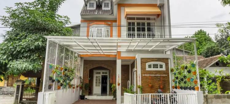 红多兹酒店-近信德库苏玛教育园2号(RedDoorz Near Sindu Kusuma Edupark 2)图片