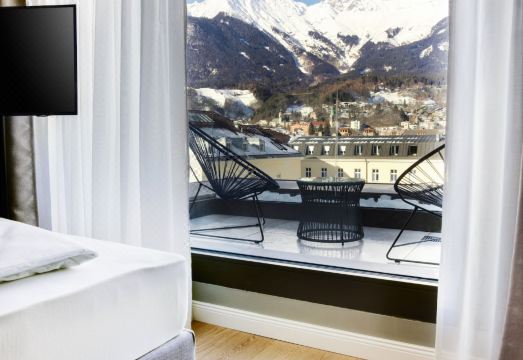 Stage 12 Hotel by PenzHotel Overview