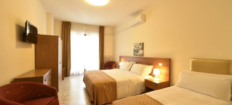 狄亚诺马里纳Mhotelsgroup酒店(Hotel Diano Marina Mhotelsgroup)图片