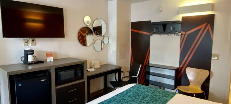 乔治湖豪生酒店(Howard Johnson by Wyndham Lake George)图片