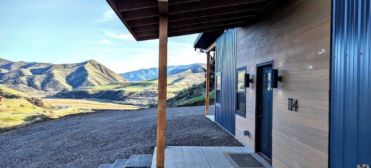 现代奢华山间萨蒙河景观度假屋(Experience the mountains in modern luxury with views of the Salmon River)图片