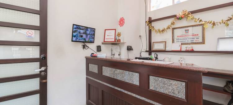 红多兹酒店-近巴东吉姆巴丹斯蒂努尔巴亚(RedDoorz Near Jembatan Siti Nurbaya Padang)图片