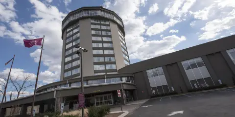 Crowne Plaza 薩德爾布魯克 - 會議中心