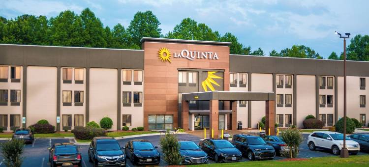 费耶特维尔 I-95 拉昆塔温德姆套房酒店(La Quinta Inn & Suites by Wyndham Fayetteville I-95)图片