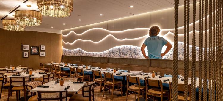 希尔顿海滨度假村酒店(The Waterfront Beach Resort, A Hilton Hotel)图片