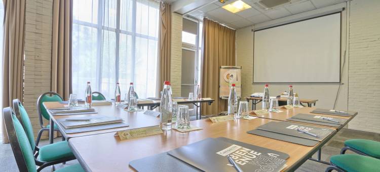 巴黎西部楠泰尔拉德芳斯康铂酒店(Campanile Paris Ouest - Nanterre - la DÉFENSE)图片