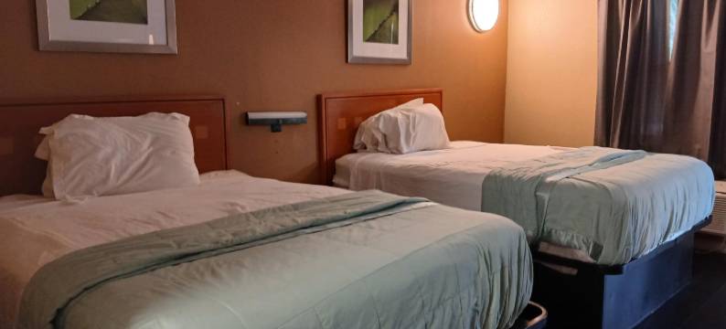 OYO 塔拉哈西市中心酒店汽车旅馆(OYO Hotel Tallahassee Downtown)图片