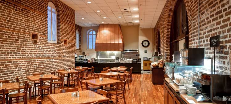 希尔顿安泊酒店-查尔斯顿历史区(Embassy Suites by Hilton Charleston Historic District)图片