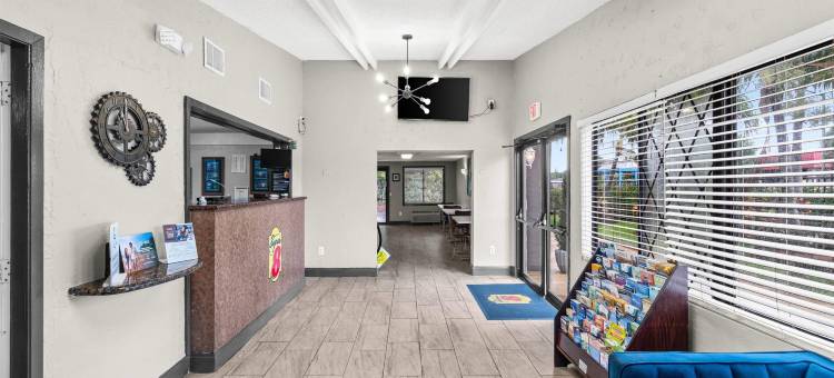 西棕榈滩兰塔纳温德姆速8酒店(Super 8 by Wyndham Lantana West Palm Beach)图片