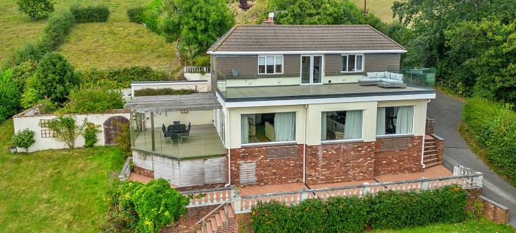 Cottage in Whitestone with Garden & Games Room图片