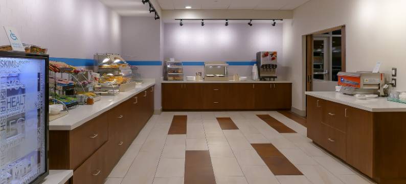 智选假日套房酒店-坦帕东/优博城(Holiday Inn Express & Suites TAMPA EAST - YBOR CITY by IHG)图片