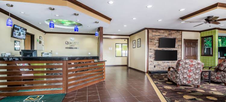 科拉尔维尔爱荷华河兰丁凯艺酒店(Quality Inn Coralville - Iowa River Landing)图片