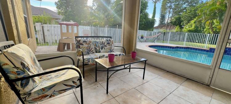 靠近海滩的池畔度假屋(The Poolside Escape Near Beaches)图片