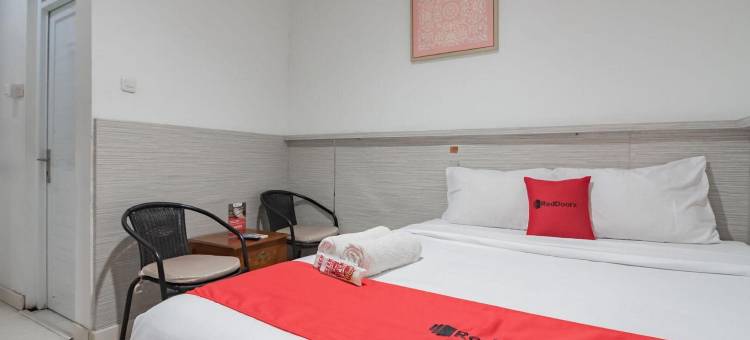 万隆市红多兹@阿尔维加哈桑·萨迪金医院酒店(RedDoorz @ Arwiga Hotel near RS Hasan Sadikin Bandung)图片