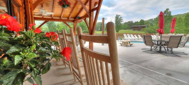华丽景观小屋热水浴缸隐私壁炉泳池钓鱼通道(Gorgeous View. Hot Tub. Privacy. Fireplace. Pool & Fishing Access!)图片